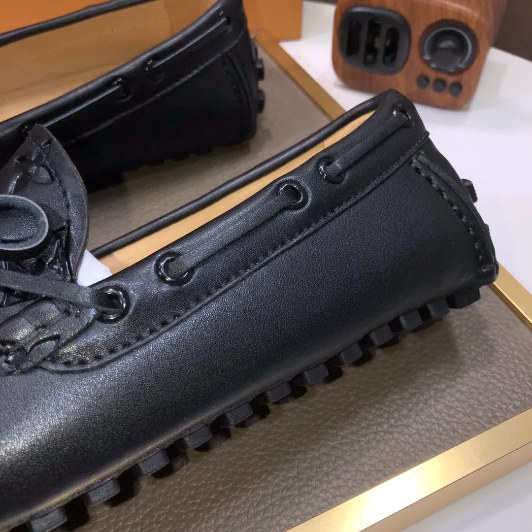 Men's men's shoes 💰420💰 [LV Doudou Shoes] (sheepskin lining) new model is on the market, available on the official website. The new Doudou shoes are processed into single-color materials, and the uppers are made of imported cowhide material. The body of the shoe is fully hemmed with mark thread, and is lined with imported original cowhide leather. The elegant shoe shape is super suitable for all-matching, and the size is 38-44.